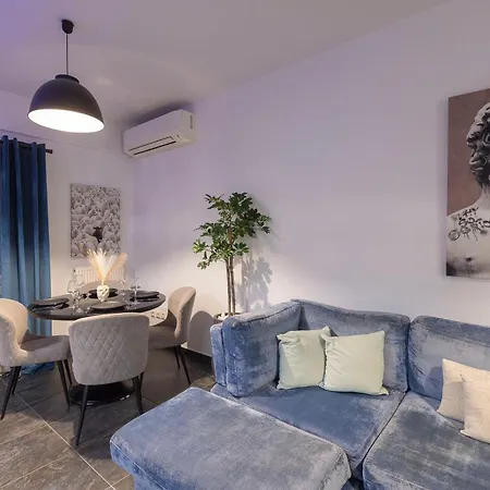 Walk Everywhere / Modern 2br *