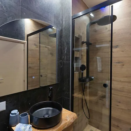 Walk Everywhere / Modern 2br *